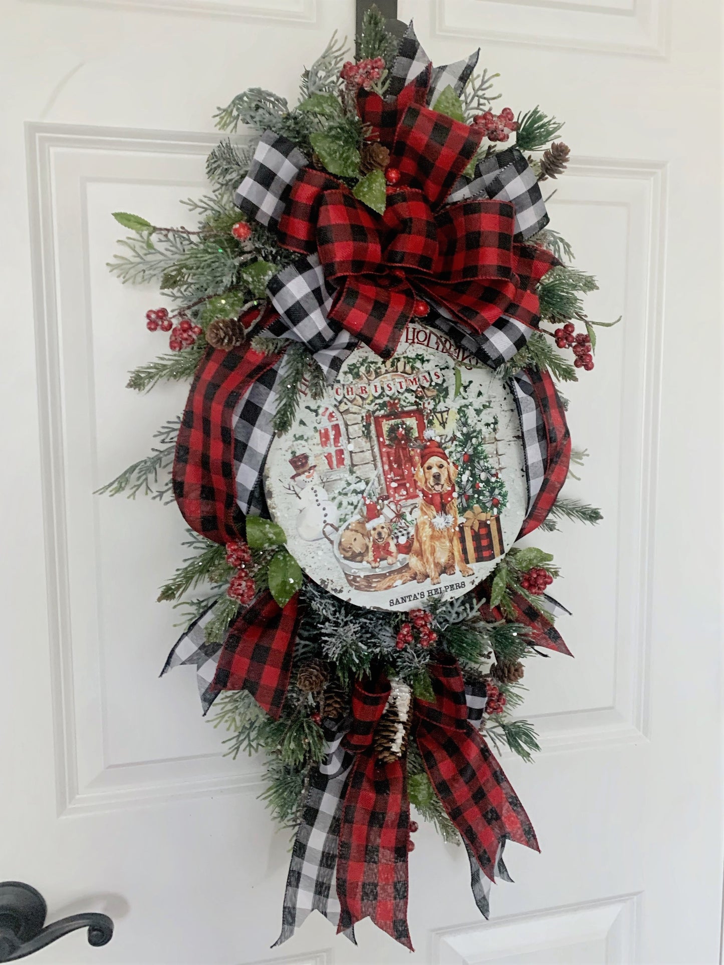 Buffalo Plaid Christmas Swag Wreath with Golden Retriever Dogs