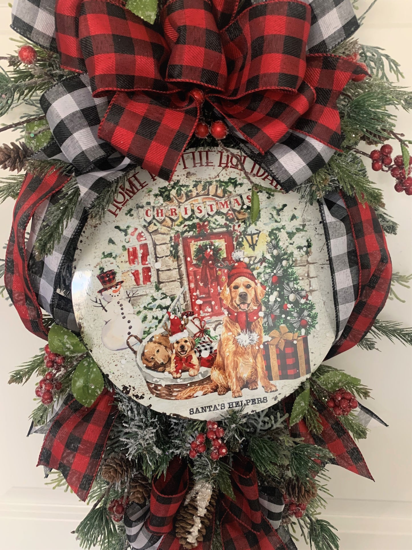 Buffalo Plaid Christmas Swag Wreath with Golden Retriever Dogs