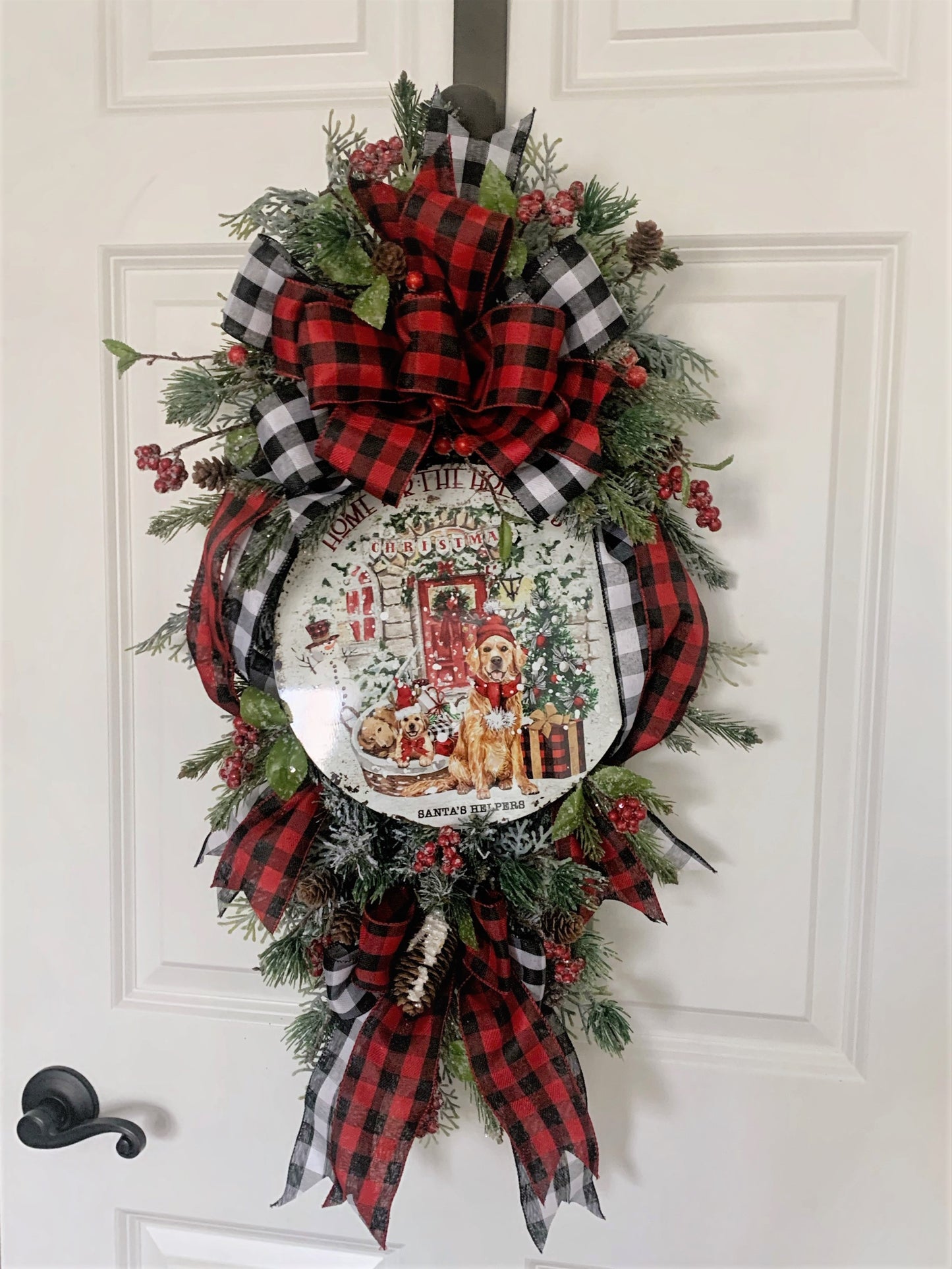 Buffalo Plaid Christmas Swag Wreath with Golden Retriever Dogs