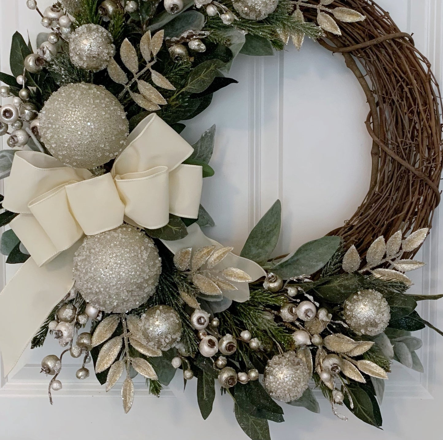 Modern Christmas Wreath with Gold and Silver