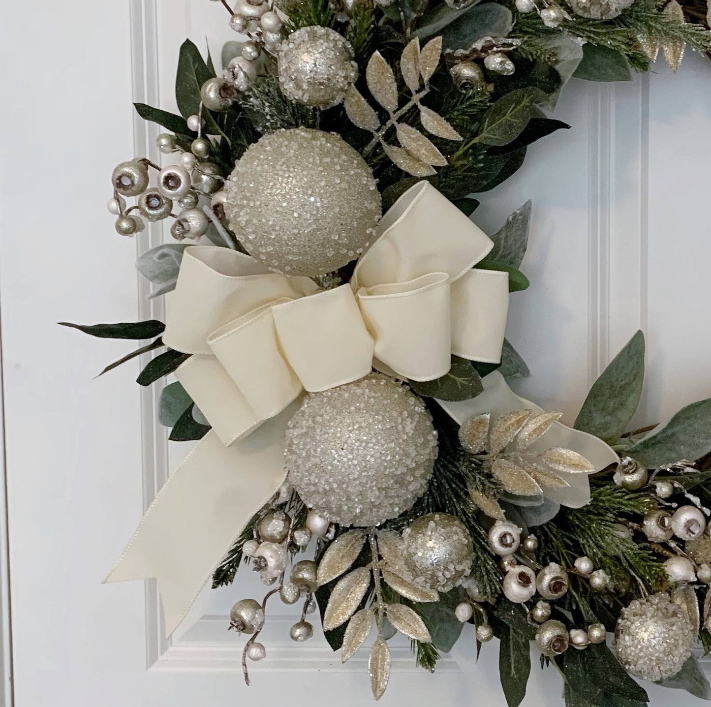 Modern Christmas Wreath with Gold and Silver