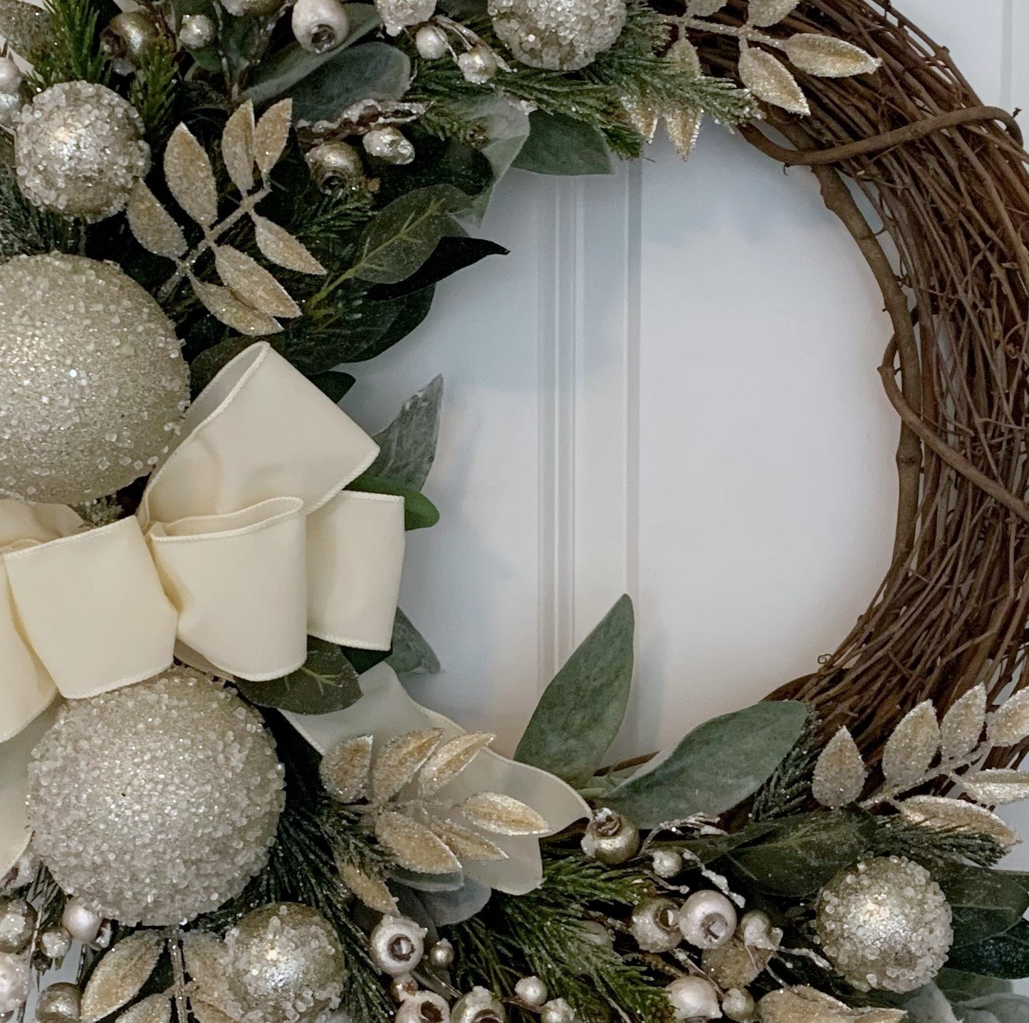 Modern Christmas Wreath with Gold and Silver